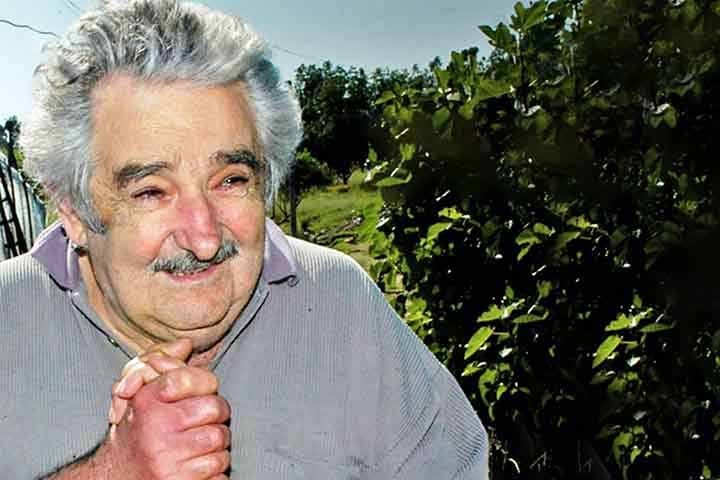 Quando o câncer foi descoberto, Mujica foi submetido a sessões de radioterapia e precisou ser internado porque sofria de uma doença autoimune (Síndrome de Strauss). Após uma cirurgia, os médicos disseram que o tumor estava sob controle. No entanto, no início deste ano foi detectada a metástase.