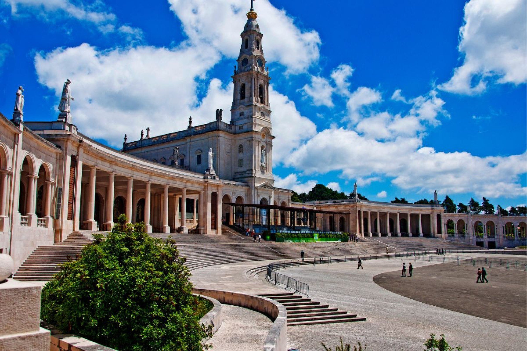 Santuário de Nossa Senhora do Rosário de Fátima -sssanchez de Getty Images
