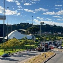 Eletricista é atingido por caçamba de caminhão na Cidade Administrativa  - Reprodução/CBMMG 
