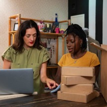 Expansão do e-commerce muda mapa logístico no Brasil - DINO