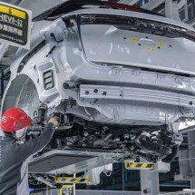 Nissan anuncia prejuízo anual de US$ 4,5 bi e corte de 20.000 postos de trabalho - Richard A. Brooks / AFP