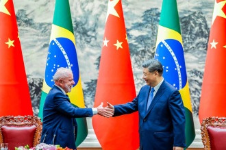 Após fórum com Lula, China isenta brasileiros de visto para até 30 dias