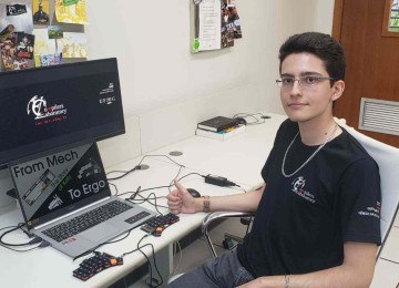 Kael Soares Augusto, tem 23 anos e criou teclado ergonômico que promete facilitar a vida de quem tem tendinite -  (crédito: Arquivo Pessoal)