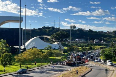 O eletricista foi encaminhado ao Hospital Felício Rocho -  (crédito: Reprodução/CBMMG )