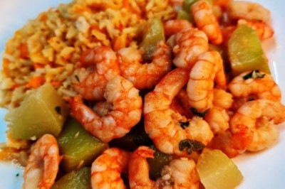 Originário da água salgada e até mesmo da água doce, o camarão é o queridinho da culinária, sobretudo do Nordeste do Brasil. Assim, a diversidade e flexibilidade nos modos de preparo ampliam ainda mais seu acesso nos lares e trazem benefícios importantes à saúde.  -  (crédito: Reprodução do site bomboxfood.com.br)
