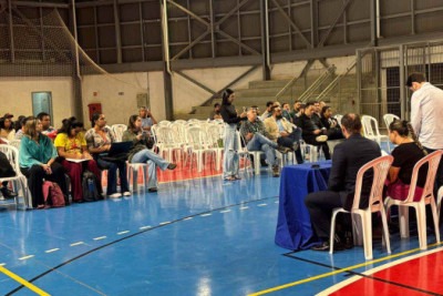 As reuniões aconteceram no Centro Comunitário do reassentamento de Paracatu de Baixo e na quadra do reassentamento de Bento Rodrigues -  (crédito: Seplag/Divulgação )