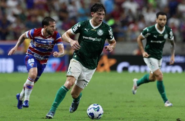 GIAY - Tendo mais uma oportunidade pela lateral, esteve um pouco mais afobado. Uma das principais chances do São Paulo saiu nas suas costas, do jogador que ficou devendo um pouco no jogo. Nota: 5,5 - Foto: Cesar Greco/Palmeiras