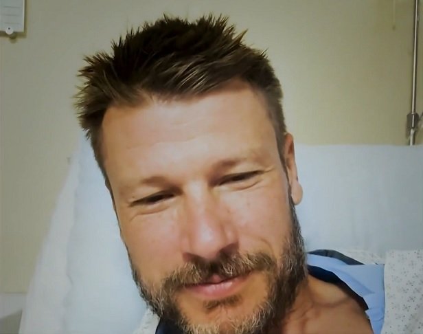 "Se isso ocorre, pode ser que uma infecção local se torne generalizada. É um procedimento que tem que ser feito no centro cirúrgico, sob anestesia geral, por causa da dor e da drenagem que tem que ser feita”, disse o médico.