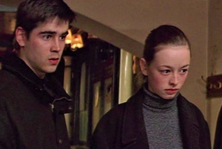 Em 1999, Farrell estrelou o suspense "Zona de Conflito", filme que marcou a estreia de Tim Roth como diretor. Ele atuou ao lado de Lara Belmont (foto).