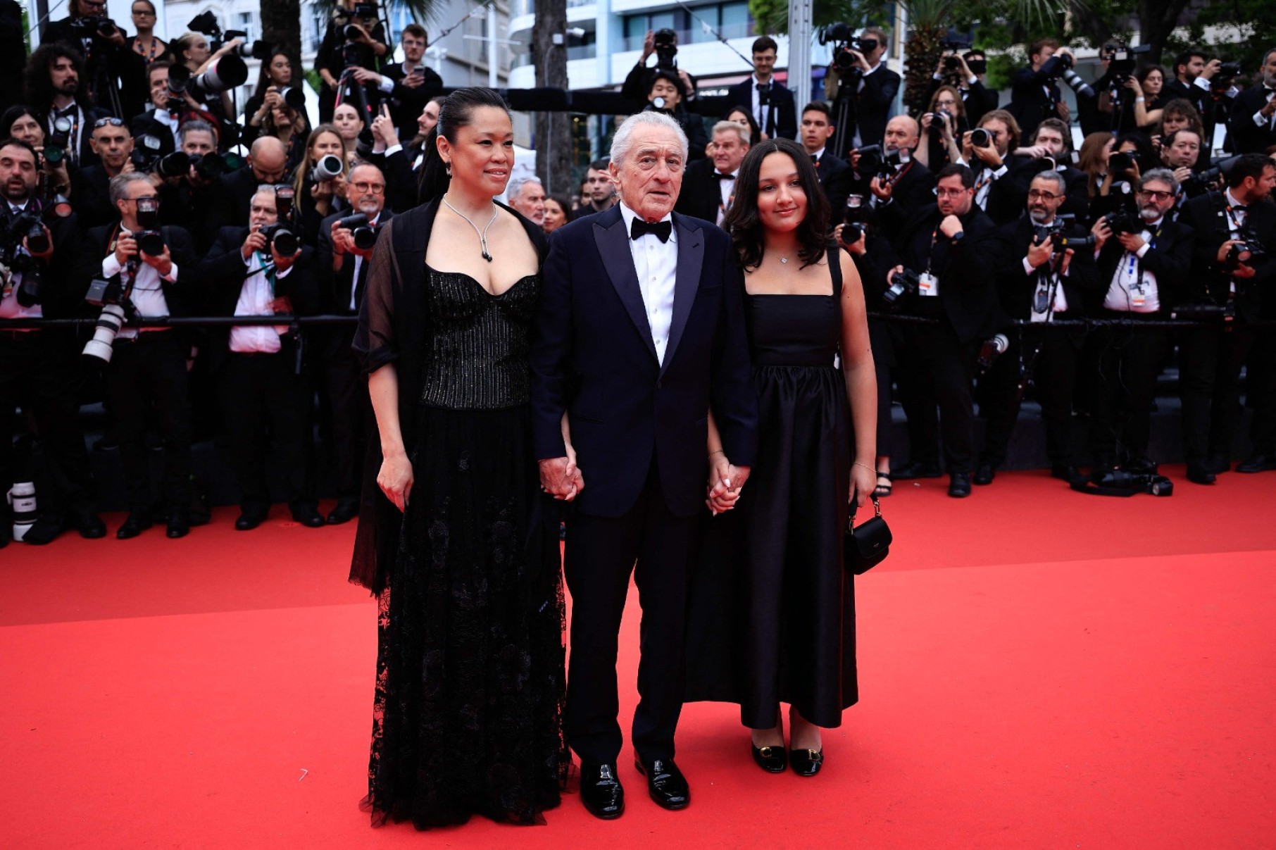 O ator americano Robert De Niro com a mulher, Tiffany Chen, e filha, Helen De Niro