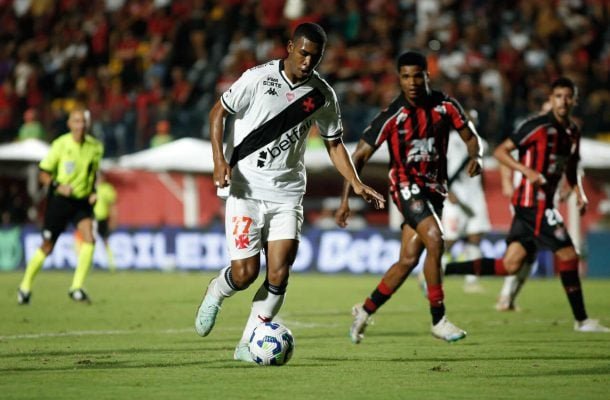 RAYAN - Teve uma atuação mais discreta ao longo da partida, com pouca participação e ações mais discretas. Nota: 5 - Foto: Matheus Lima/Vasco