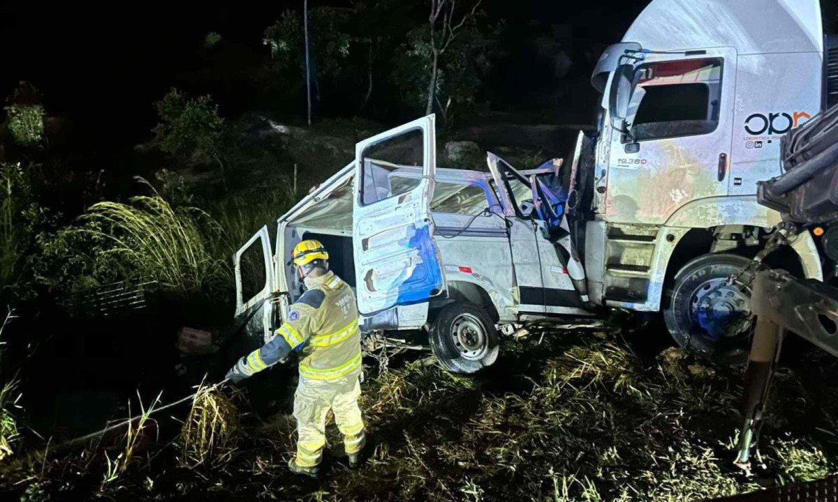 O acidente deixou 19 vítimas: nove fatais e dez feridas -  (crédito: CBMMG/Divulgação)