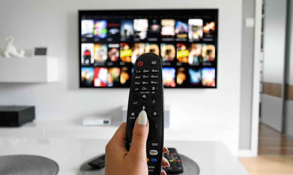 Busco as legendas no aparelho de TV, com sua profusão de botões - (crédito: Pixabay/reprodução) Busco as legendas no aparelho de TV, com sua profusão de botões - (crédito: Pixabay/reprodução)