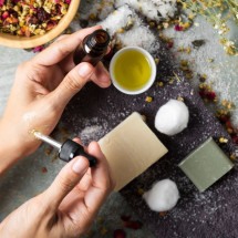 Ansiedade: veja como a aromaterapia age só com o cheiro de óleos - Freepik
