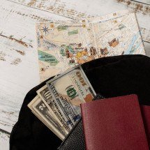 Vai viajar? Saiba o limite de dinheiro em espécie permitido pela Receita - Freepik