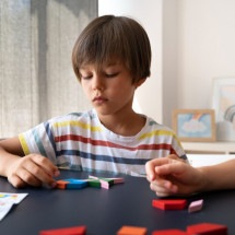Autismo: atividades lúdicas promovem desenvolvimento cognitivo e emocional - FreePik