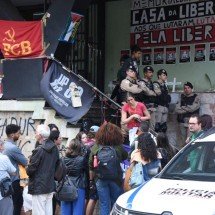 PM impede entrada de novos manifestantes no antigo prédio do DOPS em BH - Gladyston Rodrigues/EM/D.A Press