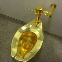 Pra quem não viu: Homem rouba vaso sanitário de ouro de R$ 30 milhões e confessa crime - reprodução