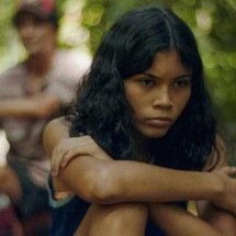 Atriz estreante brilha como protagonista do filme "Manas" - Paris Filmes/Divulgação
