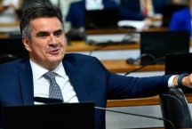 O fraterno abra&#231;o de Ciro Nogueira e empres&#225;rio campe&#227;o de d&#237;vidas de ICMS
