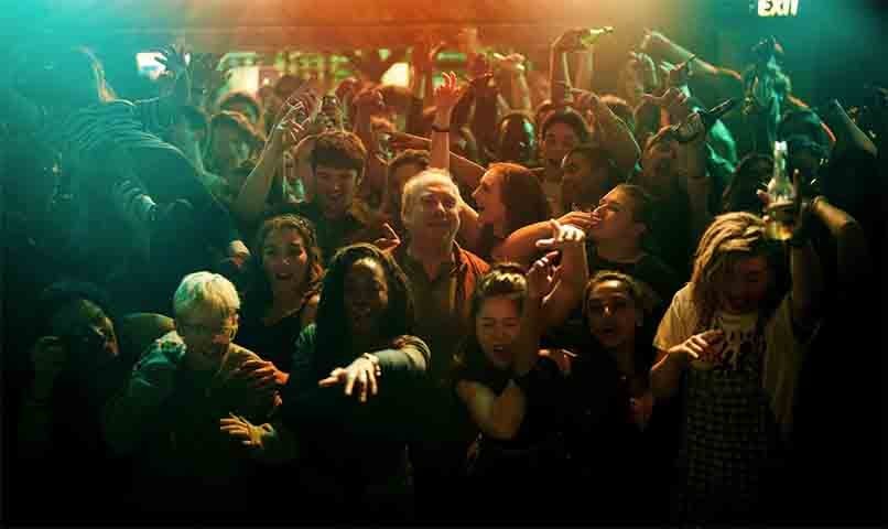 Em "Eulogy" (S07E05), um homem descobre uma forma de viajar no tempo revivendo momentos capturados em antigas fotografias. Uma história melancólica sobre nostalgia, perdas e a impossibilidade de mudar aquilo que já foi vivido.