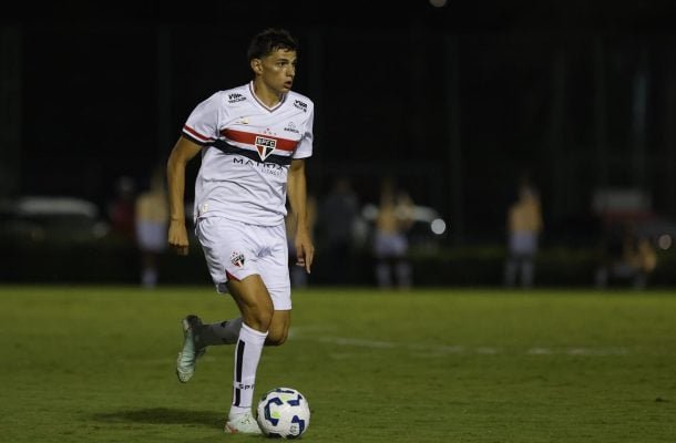 LUCCA - Fez a sua estreia no profissional já na reta final e entrou querendo jogo. Chamou a responsabilidade, apareceu para puxar as jogadas e foi coroado com um golaço que garantiu a classificação do São Paulo. Nota: 8 - Foto: Rubens Chiri/São Paulo FC
