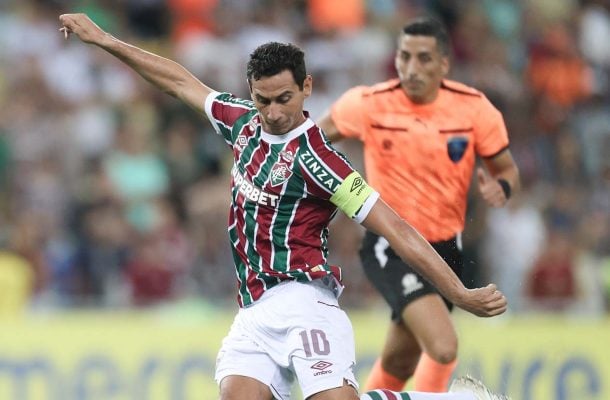 GANSO – Distribuiu bons passes, como os que encontrou Keno e Árias, este último no lance do pênalti perdido por Everaldo. Cansou no segundo tempo e saiu para a entrada de Serna Nota: 6,0. Foto: Lucas Merçon e Marcelo Gonçalves