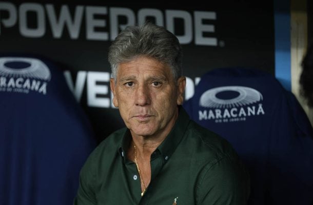 TÉCNICO: RENATO GAÚCHO – Seu time alternou altos e baixos. Poderia buscar lançar um time mais ofensivo, mas retardou ao máximo aos mudanças. No fim, a equipe, bem superior, venceu, mas sem brilho.  Nota: 5,5. Foto: Lucas Merçon e Marcelo Gonçalves