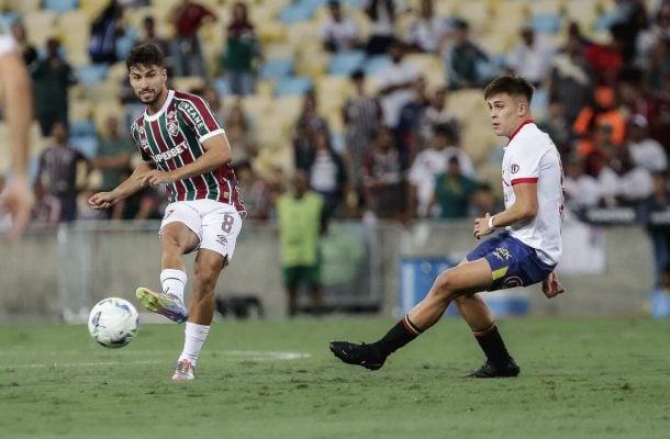 MARTINELLI –  Outro que perdeu muito tempo ficando na defesa contra um rival retrancado. Quando foi á frente, apareceu bem em uma cabeçada e deu o chute que gerou a sobra para Samuel Xavier ampliar o placar. Nota: 6,5. Foto: Lucas Merçon e Marcelo Gonçalves
