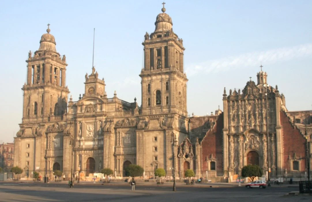 Ramón nasceu na Cidade do México, a capital do país.  Mas aos 2 anos se mudou para bem longe com a família. 
