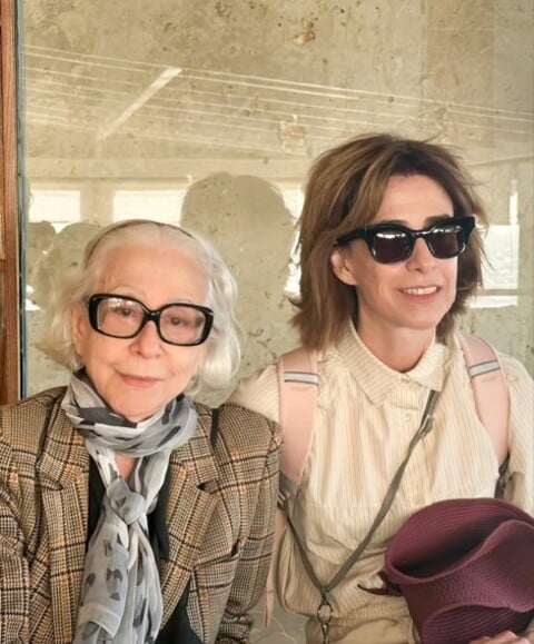 Em vídeo publicados nas redes, Fernanda Montenegro exibiu cenas de sua viagem de férias com a filha Fernanda Torres, laureada este ano com o Globo de Ouro de Melhor Atriz de Drama por seu papel em “Ainda Estou Aqui”. 

