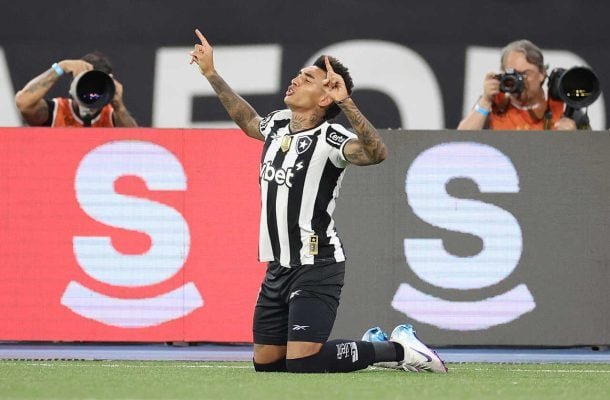 IGOR JESUS - Teve boa partida. Desperdiçou boas oportunidades no primeiro tempo, mas cresceu no segundo, quando cabeceou uma bola no trave e fez o segundo gol do Botafogo - Nota 7,0 -  Vitor Silva/Botafogo