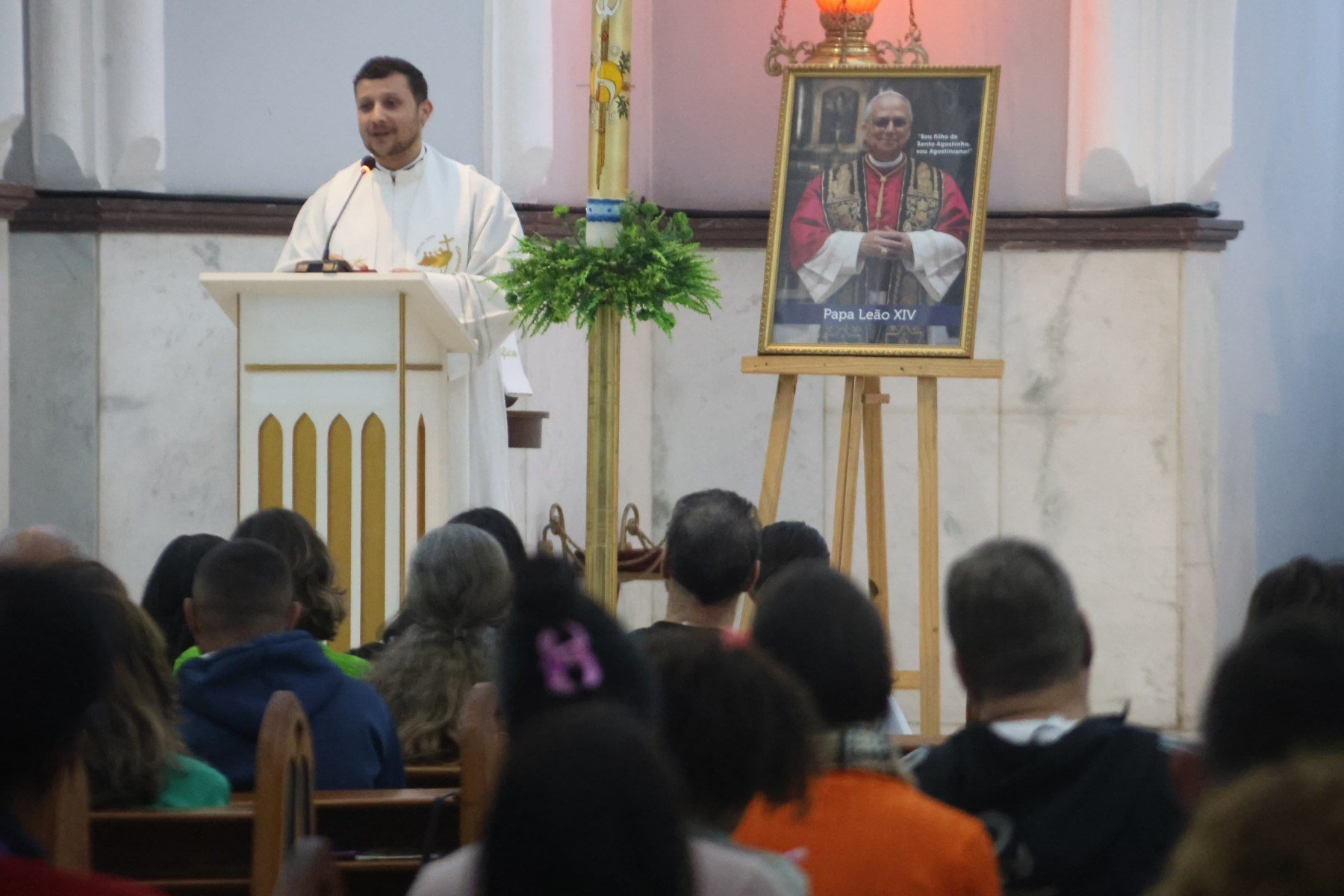 Missa em Ação de Graças pela eleição do cardeal norte-americano Robert Francis Prevost como o novo papa. Na imagem, frei Jeferson Santos.-Marcos Vieira/EM/DA. Press
