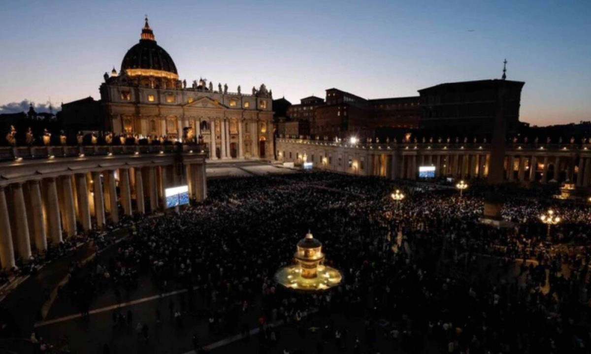 Conclave entra no segundo dia sem novo papa; cardeais retomam votações nesta quinta-feira - (crédito: Tupi - Pablo Oliveira) Conclave entra no segundo dia sem novo papa; cardeais retomam votações nesta quinta-feira - (crédito: Tupi - Pablo Oliveira)