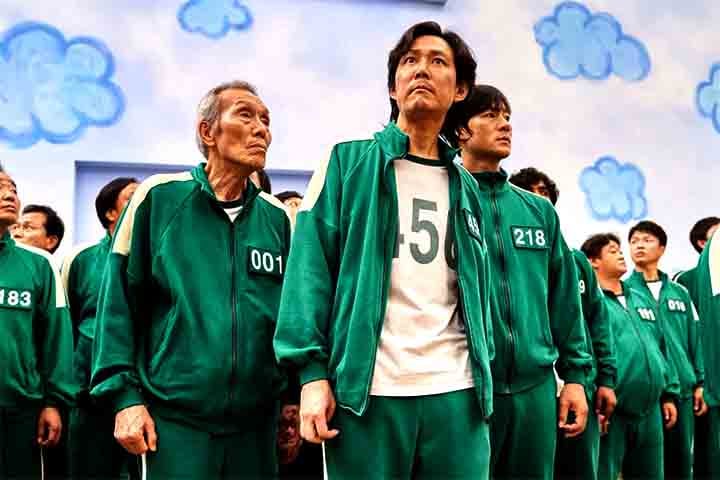 Com uma atuação visceral e humana, Lee se tornou o primeiro ator asiático a ganhar um Emmy de Melhor Ator em Série Dramática. Já veterano do cinema coreano, ele se reinventou no papel de Gi-hun, trazendo complexidade emocional a um personagem que oscila entre o desespero, a moralidade e a esperança.