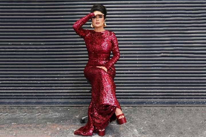 Salma Hayek (2 de setembro de 1966) - Seu primeiro papel de destaque foi em "A Balada do Pistoleiro", com Antonio Banderas, e ganhou fama internacional com "Um Drink no Inferno". Por sua atuação em "Frida" (2003) foi indicada ao Oscar de Melhor Atriz. 