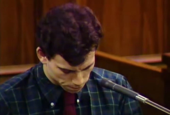 Durante as audiências, uma nova revelação chocou o público: chorando, os irmãos afirmaram que haviam sofrido abusos e agressões por parte do pai durante anos, com a cumplicidade da mãe, Kitty Menéndez.