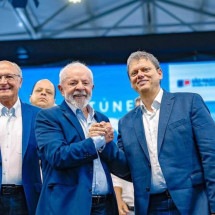 Governos Lula e Tarcísio fecham acordo para beneficiar moradores de favela