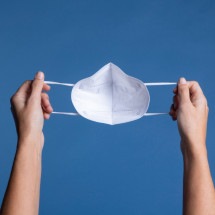 Está na hora de voltar a usar álcool gel e máscaras? - FreePik