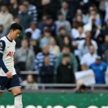 Dupla é presa por acusação de chantagem a astro da Premier League - No Ataque Internacional