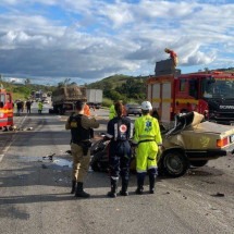 MG: motorista morre em colisão frontal entre carro e caminhão na BR-040 - Reprodução/CBMMG
