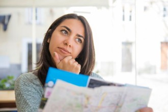 Está em dúvida entre hotel ou Airbnb? Veja os prós e contras de cada um