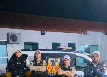 Durante a vistoria minuciosa no caminhão, os militares localizaram 241 barras de maconha e 40 barras de crack escondidas em compartimentos ocultos -  (crédito: Imagem: Divulgação/PRv)