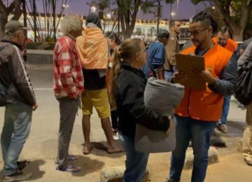 Entre as ações, estão a distribuição de cobertores, reforço na vacinação contra a gripe e ampliação de vagas em abrigos -  (crédito: Imagem: Divulgação/PBH)