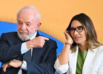 Rosângela de batismo, ao adotar o nome de Janja Lula da Silva na comunicação oficial do governo, demonstra a intenção de construir um projeto eleitoral -  (crédito: EVARISTO SÁ/AFP)