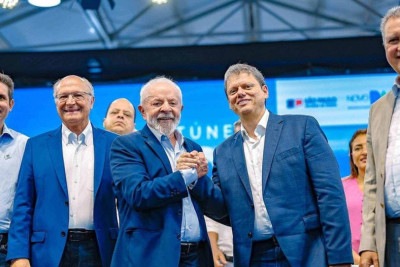 Pelo acerto entre os governos Lula e Tarcísio, os moradores terão um valor de R$ 250 mil para comprar novas casas -  (crédito: Ricardo Stuckert/PR)