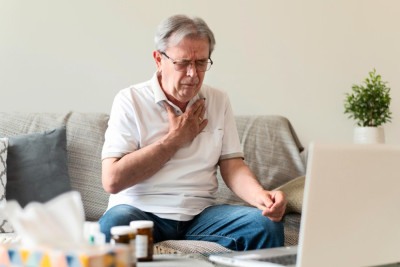 O tratamento da disfagia envolve profissionais de diferentes áreas, como o geriatra e o otorrinolaringologista, sendo a fonoaudiologia o eixo principal -  (crédito: FreePik)