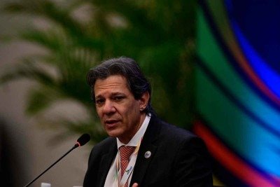 Ministro Fernando Haddad demonstra otimismo com a economia -  (crédito: Photo by Pablo PORCIUNCULA / AFP)