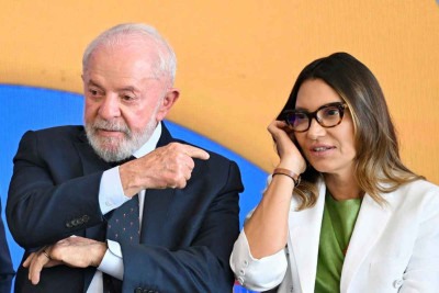 Rosângela de batismo, ao adotar o nome de Janja Lula da Silva na comunicação oficial do governo, demonstra a intenção de construir um projeto eleitoral -  (crédito: EVARISTO SÁ/AFP)