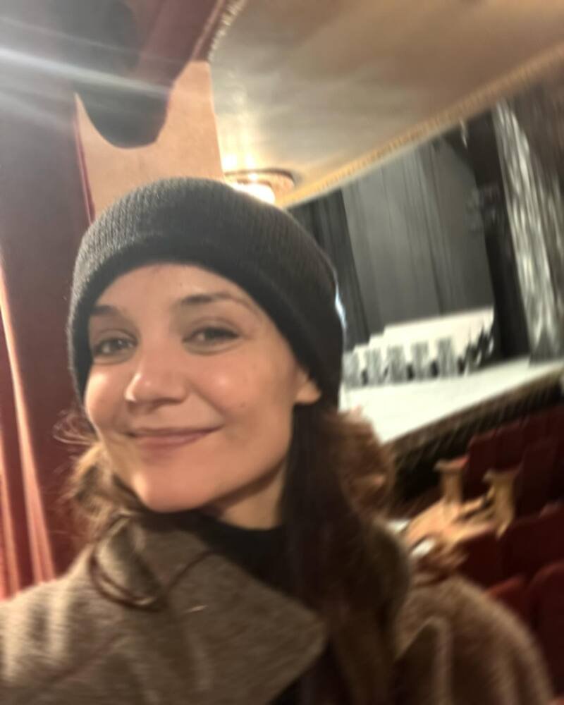 Katie Holmes (18 de dezembro de 1978) - Ficou conhecida ao protagonizar a série "Dawson's Creek", no papel de Joey Potter. Entre seus trabalhos de destaque estão, "Batman Begins", "Comportamento Suspeito", "Tentação Fatal", "A Dama Dourada.", "O Segredo: Ouse Sonhar", etc.